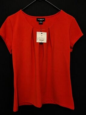NWT! Liz Claiborne Rose Garden, Fluttering Pleated Front Detail, Cap-Sleeve Tee.